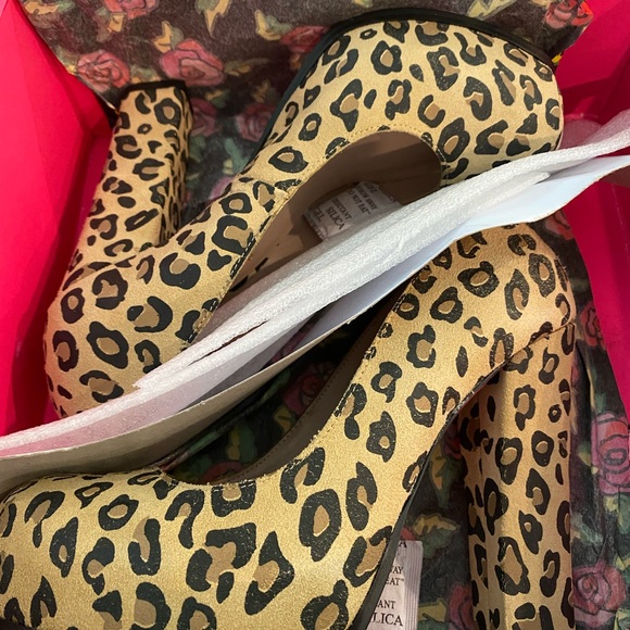 Beautiful Betsey Johnson platform Leopard Print High Heels-NEW w/box! Size 7 - Picture 4 of 6